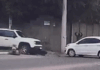 Carro atinge moto durante tentativa de entrar em rua na Avenida Artêmia Pires